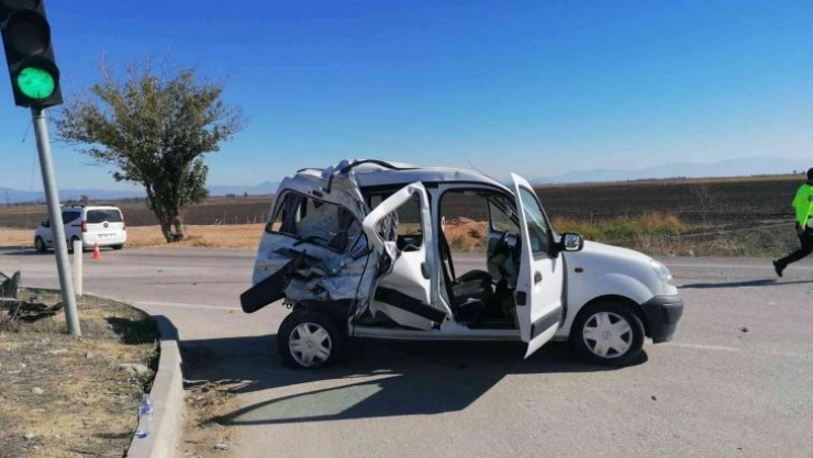 İmamoğlu'nda trafik kazası: 3 yaralı