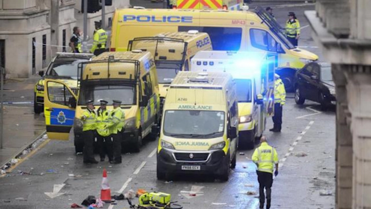 İngiltere'de araç kalabalığa daldı: 47 yaralı