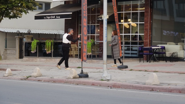 İntihar girişiminde bulunan kadını polis son anda engelledi