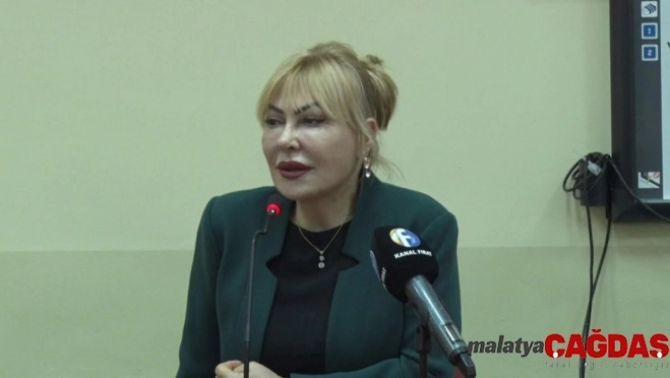 İş kadını Prof.Dr. Açık, öğrencilerle buluştu