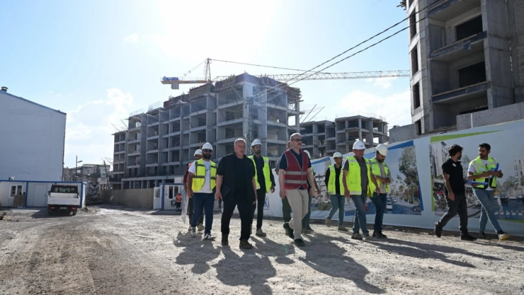 İş yerleri ve deprem konutlarının yapımı sürüyor