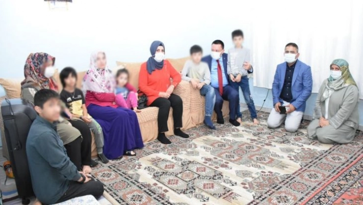 İşitme engelli anne ile psikiyatri hastası babanın hikayesi yürek burktu