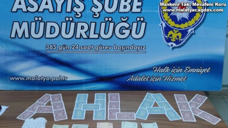 İskambil kağıtları ile ahlak mesajı