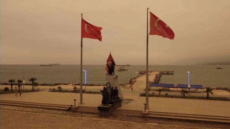 İskenderun'da toz bulutu etkili oluyor