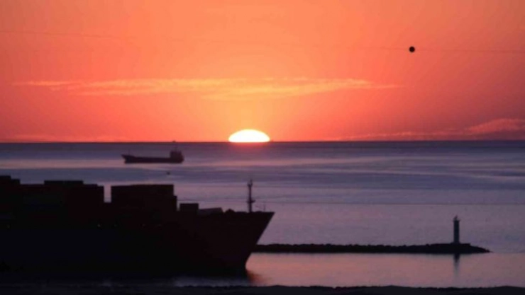 İskenderun Körfezi'nde kartpostallık gün batımı manzarası