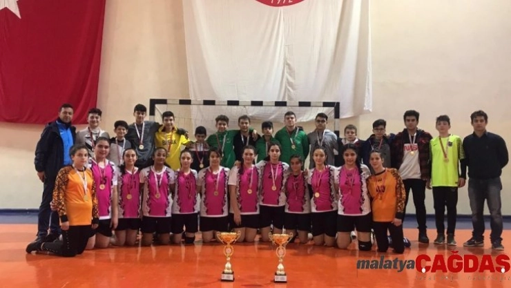 Isparta Hızırbey Ortaokulu üst üste üçüncü kez şampiyon oldu