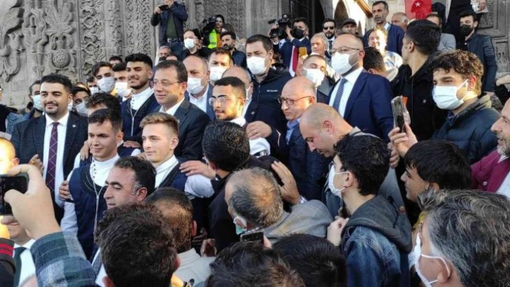 Başkan İmamoğlu Erzurum'da tarihi yerleri gezdi