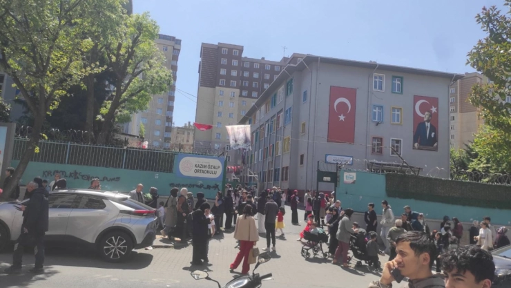 İstanbul'da deprem nedeniyle okullar 2 gün tatil edildi