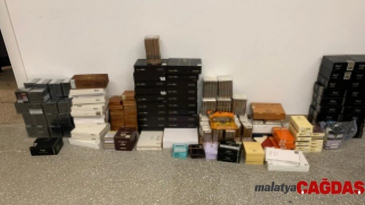 İstanbul'da kaçak puro operasyonu: 234 bin ürün ele geçirildi