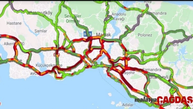 İstanbul'da yağışlı hava trafiği felç etti