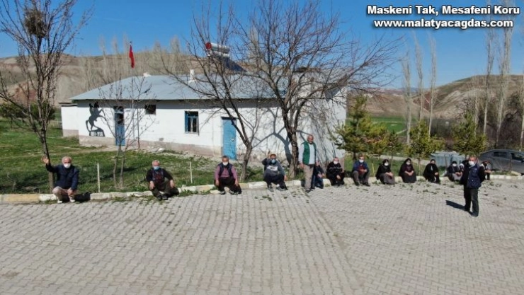 İstanbul'dan kaçıp sığındıkları köylerine Covid-19'u sokmadılar