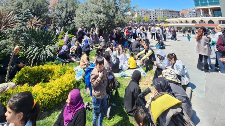 İstanbul Valiliği: An itibariyle herhangi bir yıkım ihbarı alınmamıştır