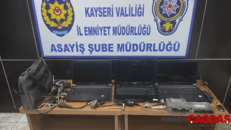 İşyerine çatıdan girerek hırsızlık yapan 2 kişi yakalandı