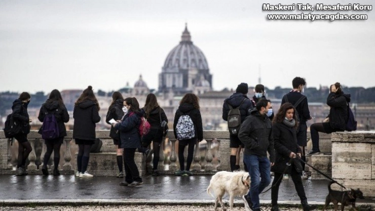 İtalya'da son 24 saatte 18 bin 627 yeni vaka