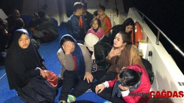 İzmir'de 58'i çocuk 127 düzensiz göçmen yakalandı