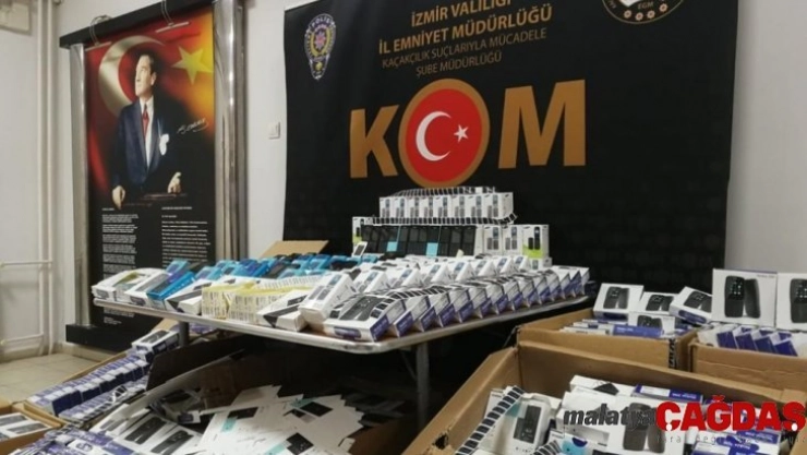İzmir'de binlerce liralık gümrük kaçağı ürüne el konuldu