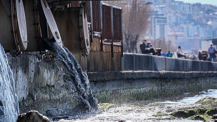İzmir'de çevreyi kasten kirletme iddiasına soruşturma