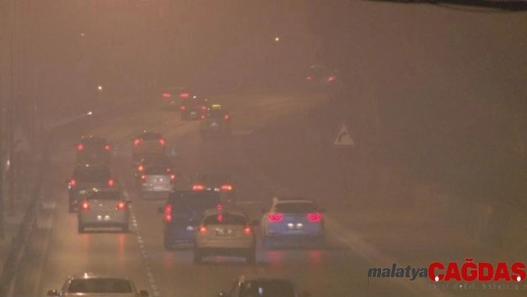 İzmir'de sis ve soba dumanı görüş mesafesini en aza indirdi