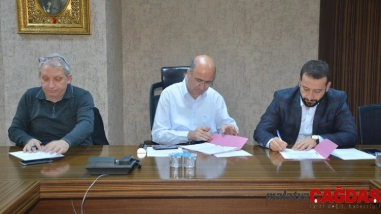 İzmit Belediyesi'nde pazar yerlerinin devri görüşüldü