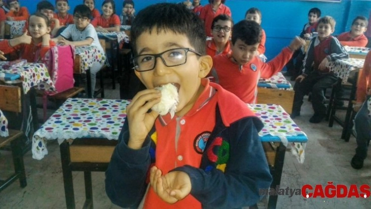 İzmit pişmaniyesi kilometrelerce uzaklıktaki öğrencilere ulaştı