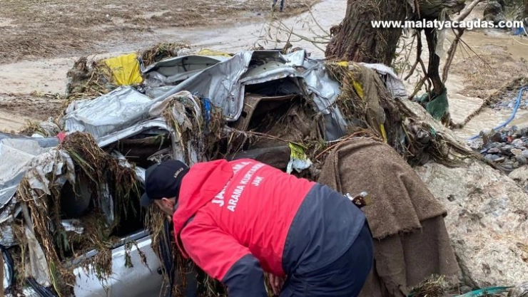 JAK Timleri Sarıkamış Sel Bölgesinde çalışmalarını sürdürüyor