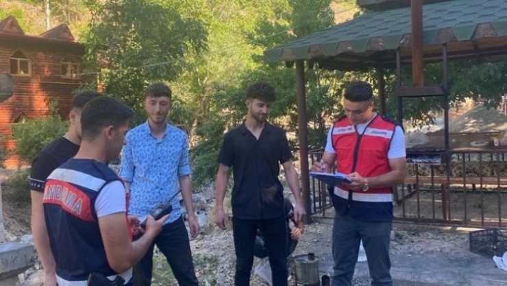 Jandarma 'güven timleri' kentin huzuru için çalışıyor