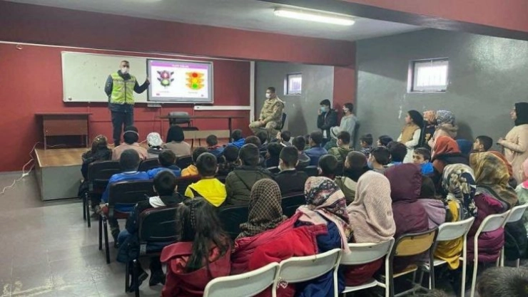 Jandarma 130 öğrenciye trafik eğitimi verdi