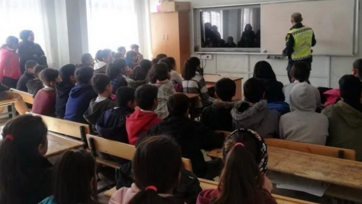 Jandarma hem denetliyor hem eğitim veriyor