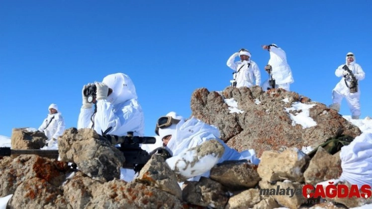 Jandarma Komando Timleri adım adım terörist avında