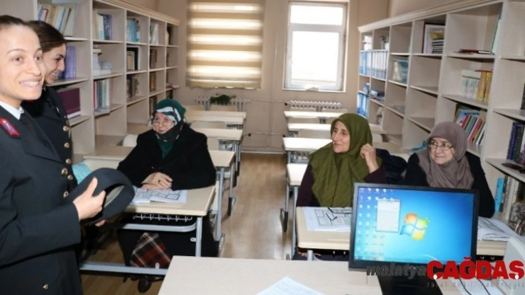 Jandarmadan Dünya Kadın Hakları Günü etkinliği