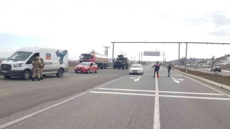 Jandarmadan şok yol uygulaması