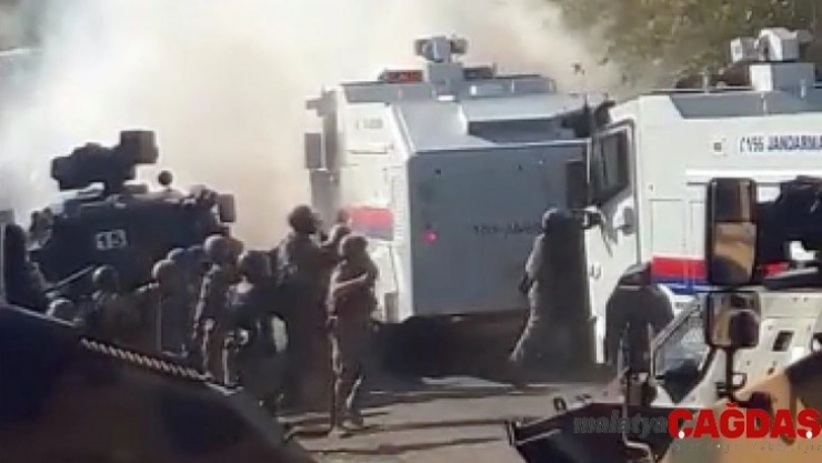 Kaçak elektrik kontrolünü engelleyenlere jandarma müdahale etti