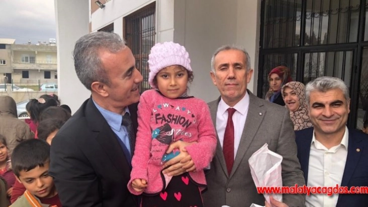 Kadın konukevinden çocuklara el emeği hediyeler