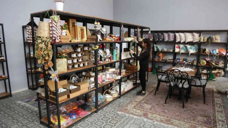 Kadın kooperatiflerinin ürünleri bu mağazada sergileniyor