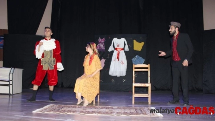 Kadına şiddete tiyatro ile 'hayır' dediler