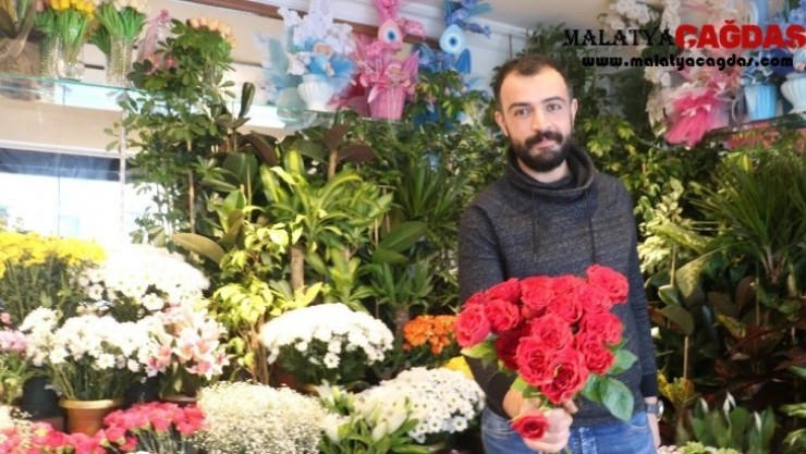 Kadınlar Günü çiçekçilerin yüzünü güldürdü