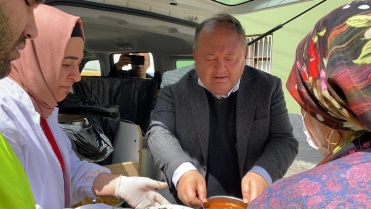 Kadirli'de günde 5 bin kişiye sıcak yemek