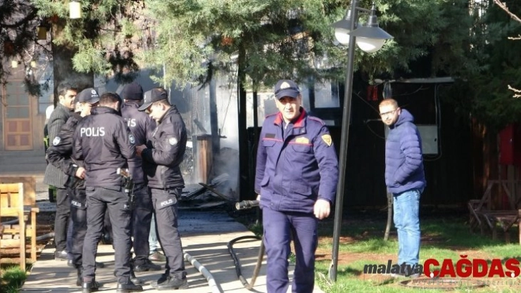 Kafede çıkan yangın korkuttu