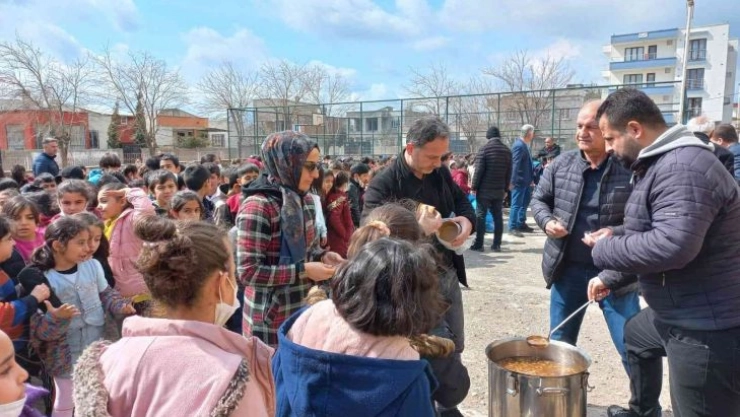 Kahta'da üzüm hoşafı dağıtıldı