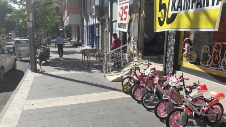 Kaldırım işgalleri konusuna hassasiyetle yaklaşılıyor