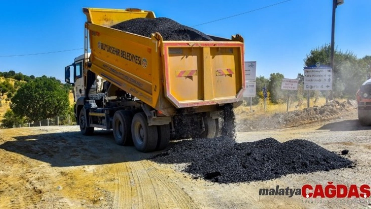Kale' de yol açma ve asfaltlama çalışmaları yapılıyor