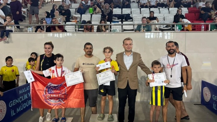 Kale'de Yüzme Şenliği: 260 Sporcu Bir Araya Geldi