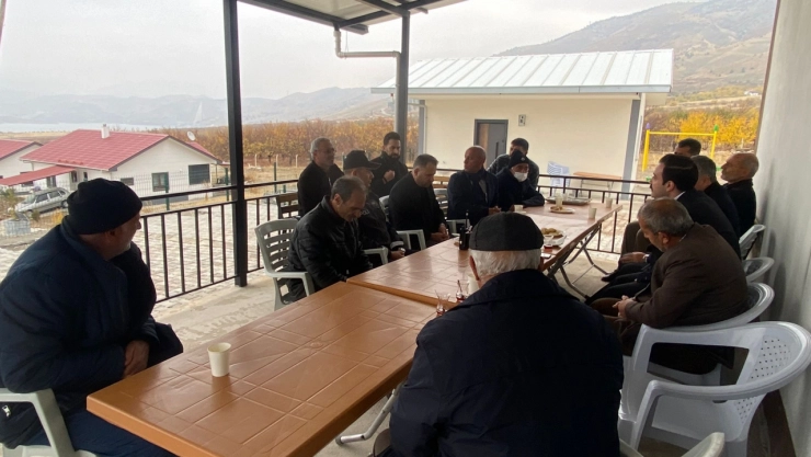 Kale Kaymakamı Batı, Kumluyazı Mahallesinde Vatandaşlarla Buluştu