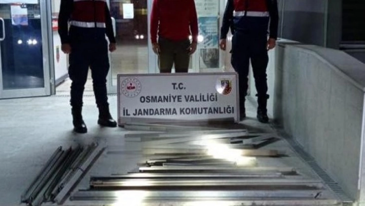 Kamu kurumundan hırsızlık yapan 2 şüpheli yakalandı