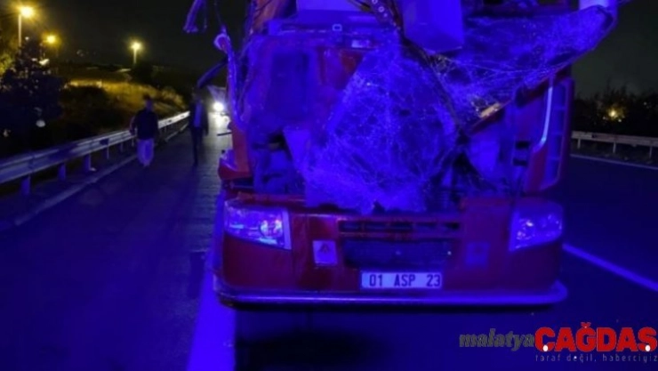 Kamyona çarpan kamyonun sürücüsü yaralandı