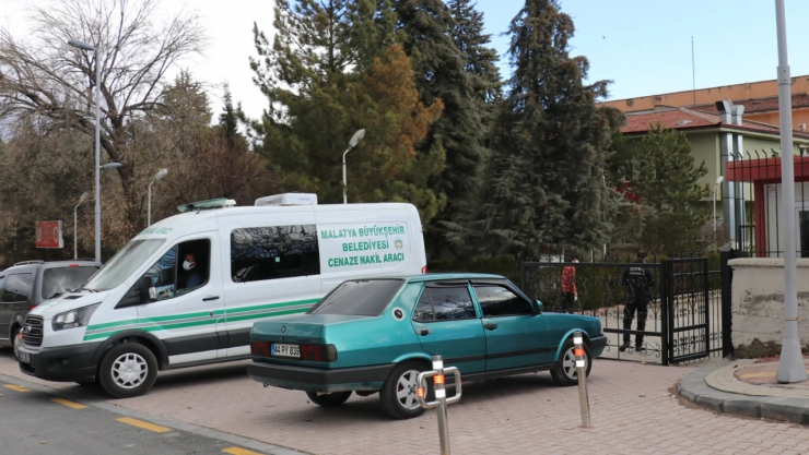 Kamyonetin çarptığı yaşlı kadın hayatını kaybetti