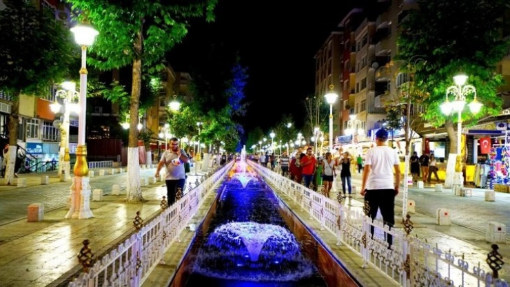 Kanalboyunun tek yönü araç trafiğine kapatılıyor