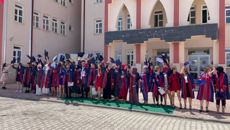 Kangal'da mezuniyet coşkusu