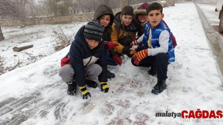 Kar Gercüş'ü beyaza bürüdü