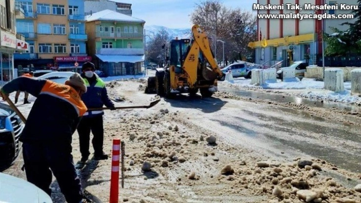Kar Küreme ve Taşıma Çalışmaları Devam Ediyor